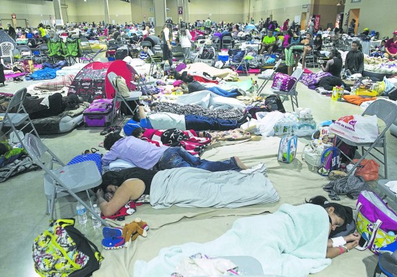 Hondureños en Florida buscan refugio ante llegada de huracán Irma