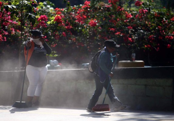 Escuela Raúl Zaldívar mejora su entorno con la ayuda de las cuadrillas de barrido