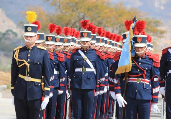Fotos de la ceremoria de ascensos de 128 oficiales de la Policía Nacional
