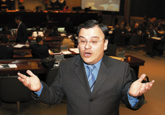 Proponen permiso posnatal para hombres