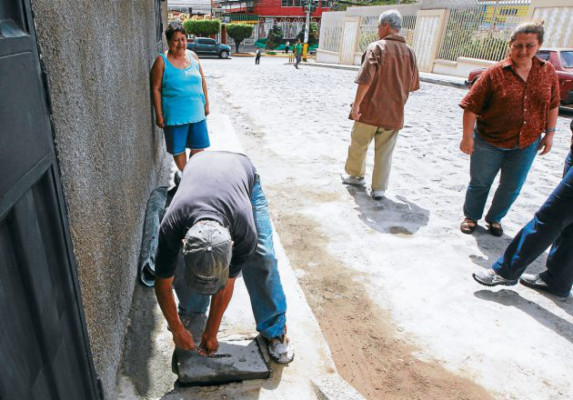 Con rejas capitalinos protegen sus contadores