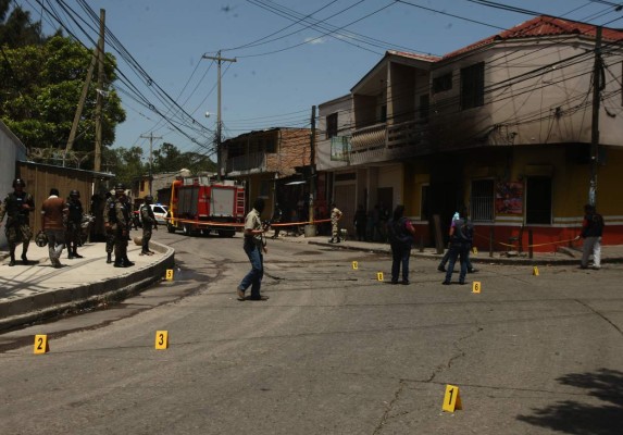 Pandilleros prenden fuego a negocio; fallece una persona