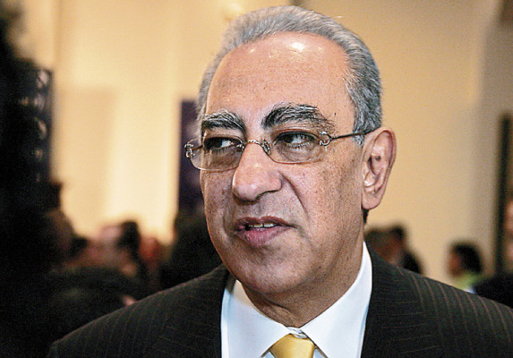 Flores llega al PL a consolidar unidad