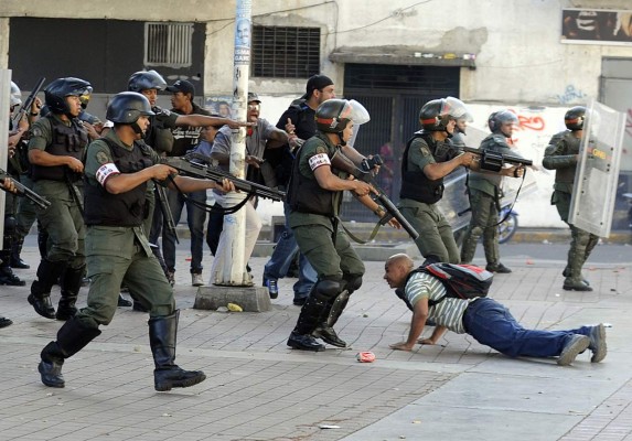 EE UU denuncia represión en Cuba y Venezuela