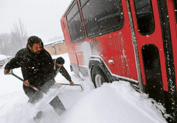 Nueva York y Washington paralizadas por tormenta de nieve