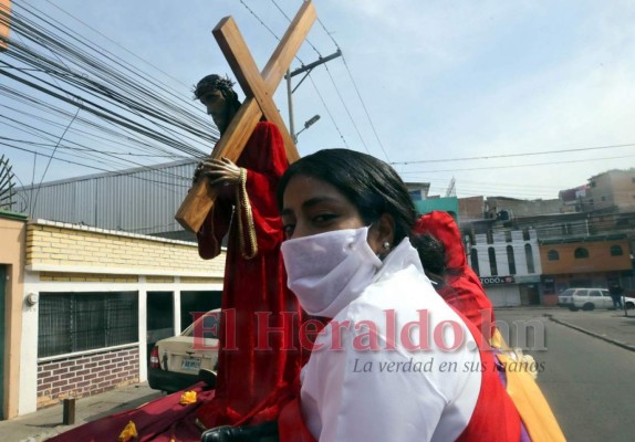 FOTOS: Iglesia revive la pasión y la fe con especial viacrucis el Viernes Santo