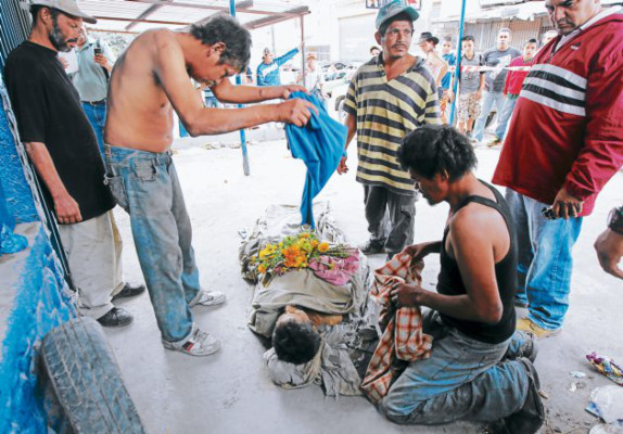 Tegucigalpa: Alcohólicos solidarios hasta en la muerte