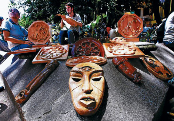 Alumnos de ENBA con su arte claman atención del gobierno