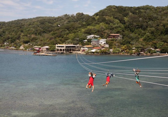 Cultura y adrenalina al visitar el Museo del Jade y el canopy Monkey La-La Zip