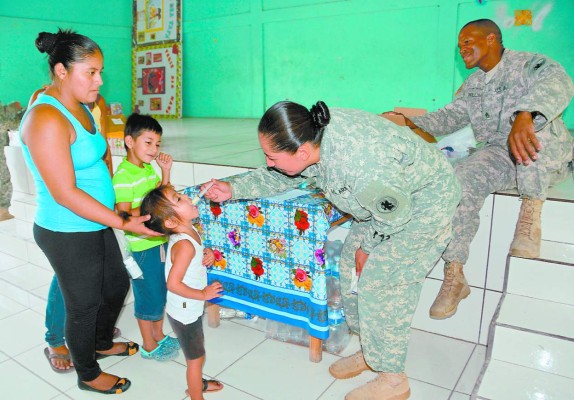 Ofrecen atención médica gratuita