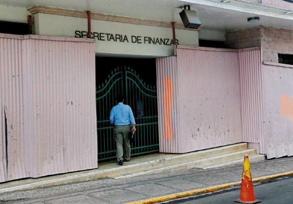 Negocian con bancos bono de $250 millones