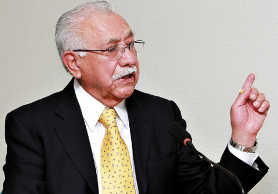 Custodio: 'O se recupera o se pierde Honduras’