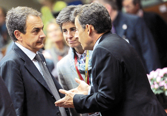 Latinos capean crisis con más astucia que españoles