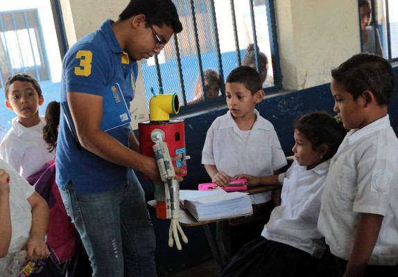 Aula por aula, niños comparten mensaje ambiental