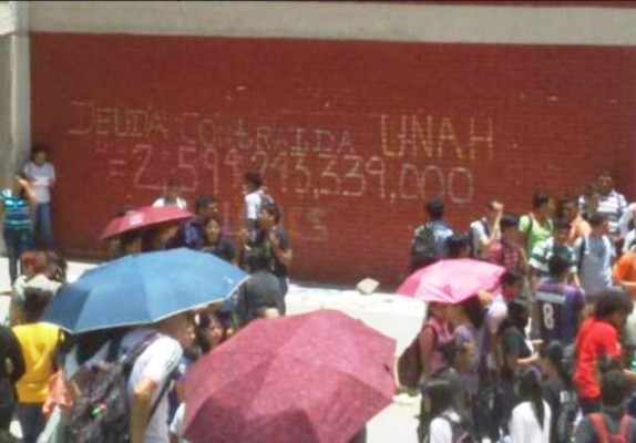 Estudiantes de la UNAH protestan por nuevas normas académicas