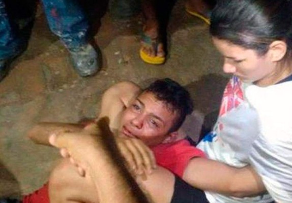 Mujer hace que un ladrón le pida auxilio a la policía en Brasil