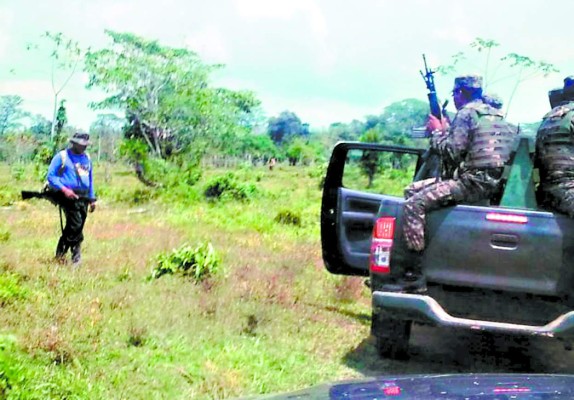Honduras: Ladinos ceden y abandonan Auka
