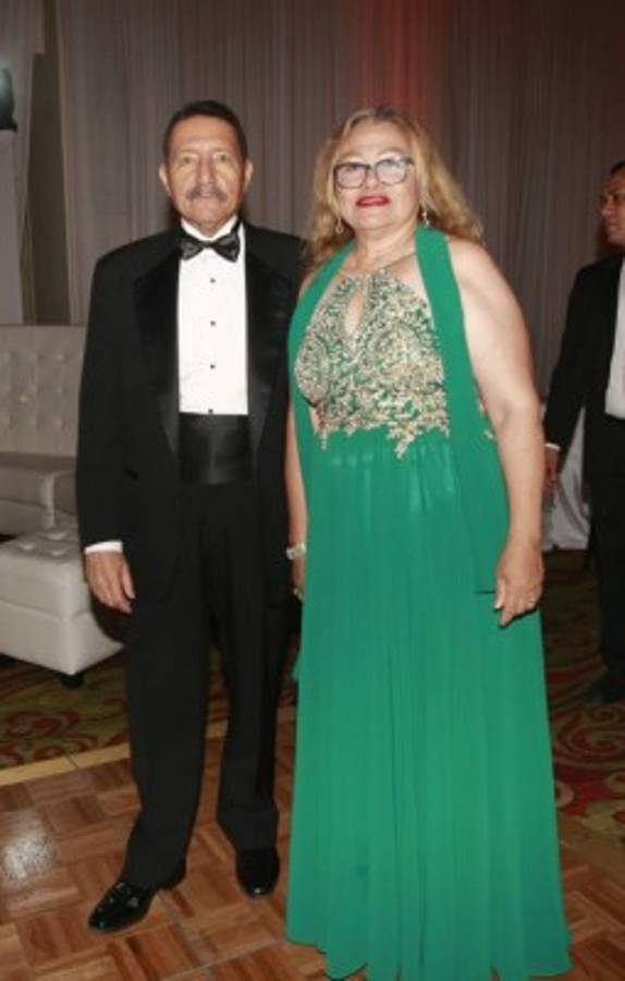 Ocho años de dulce noviazgo fueron plasmados en el matrimonio Núñez-Aguilar