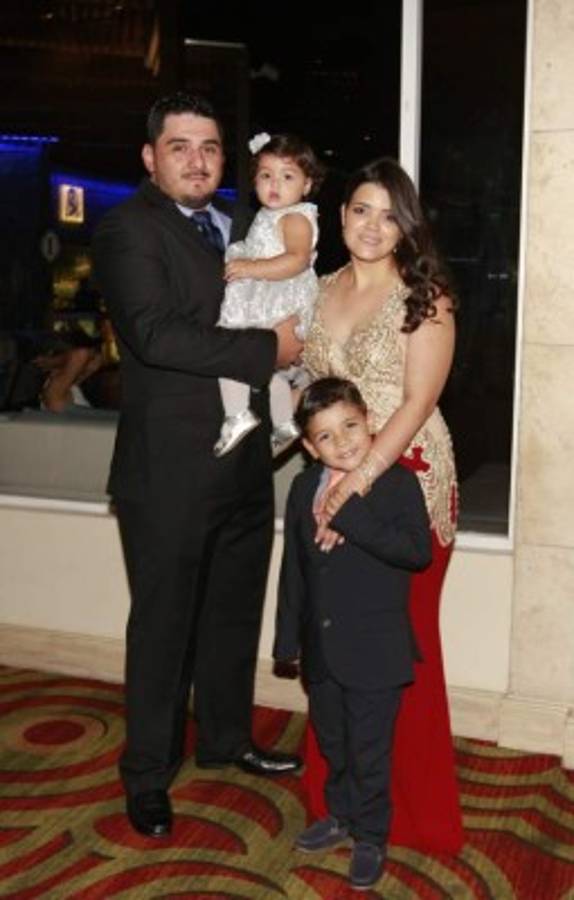 Ocho años de dulce noviazgo fueron plasmados en el matrimonio Núñez-Aguilar