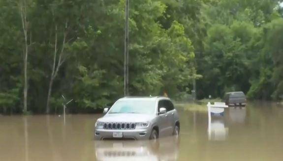 Lucas Warren, el niño que murió arrastrado por la corriente en inundaciones en Texas