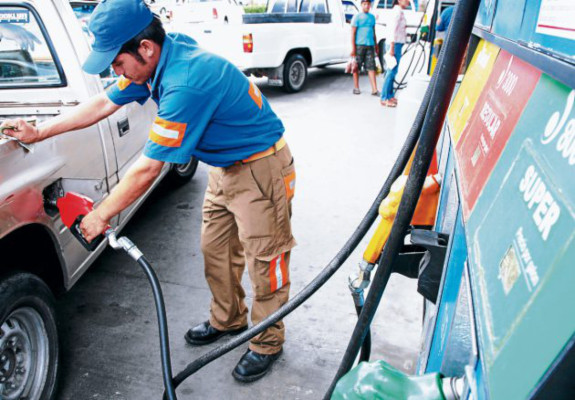 Suben gasolinas, diésel y queroseno