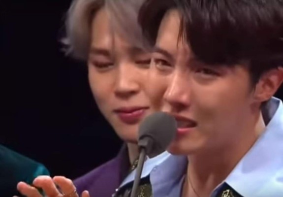 Integrantes de BTS lloran al triunfar en los MAMA 2018 y revelan que casi se desintegran