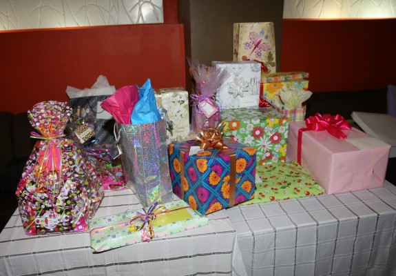 Alegre reunión prenupcial en honor de Dulce Chacón