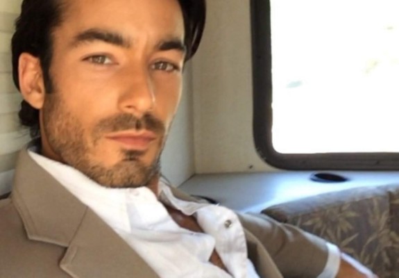 El avión en el que viajaba Aarón Díaz fue impactado por un rayo