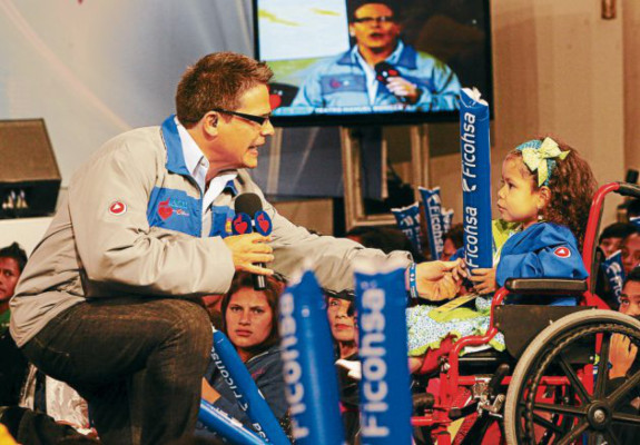 Estrellas aportaron su talento para alcanzar la meta de Teletón Honduras 2012