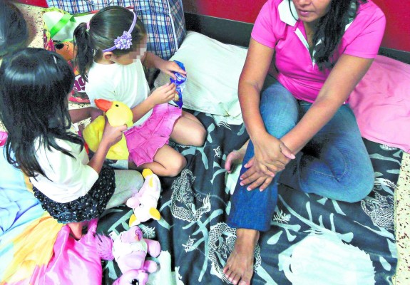 Madres e hijos liberados llevarán grilletes electrónicos en EE UU