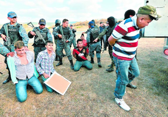Honduras: Vía aérea trasladan a peligrosos reclusos