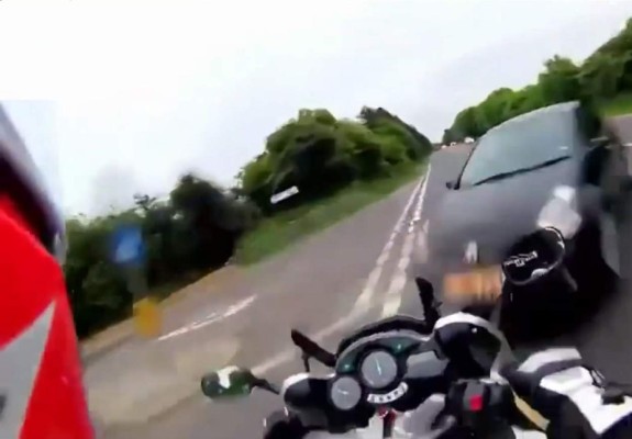VIDEO: Motociclista grabó su propia muerte