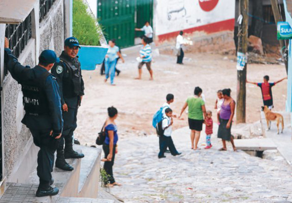 Refuerzan tres postas policiales en zonas calientes