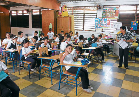 Padres de familia, cooperantes activos en la formación escolar