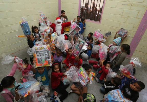 Reinó la felicidad entre los niños de la Villa Peniel