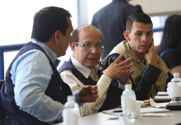 UNAH: Autoridades proponen suspender procesos y estudiantes lo rechazan