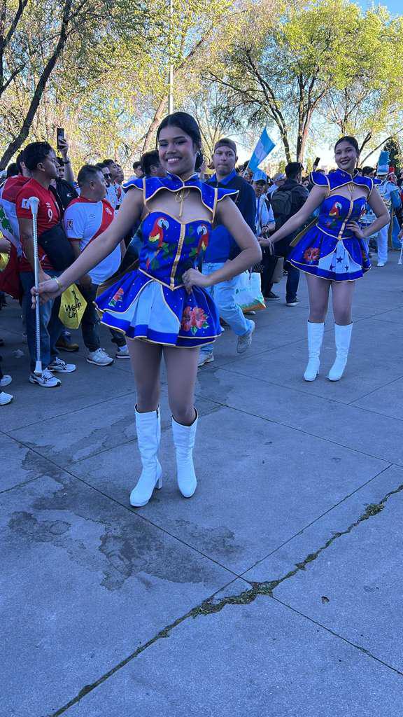 Banda que estuvo con Daddy Yankee sorprende en juego de Honduras y el Chucky peruano