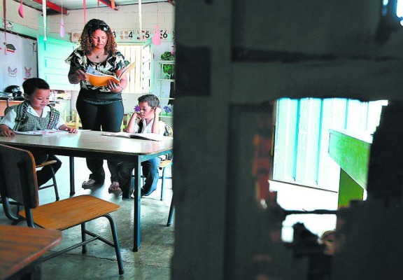 Honduras: Unas 5,393 aulas son de adobe