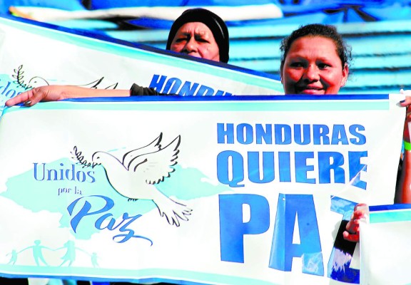 Fiesta azul en toma de posesión de Juan Orlando Hernández