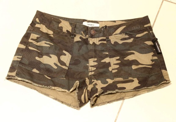 La moda militar invande el armario femenino