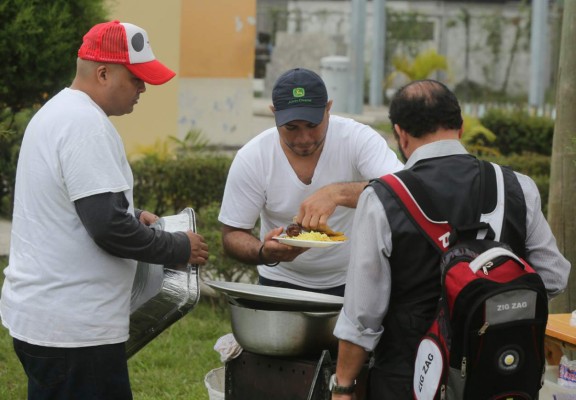 FOTOS: Reos exponen los productos elaborados con sus manos