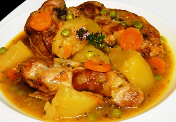 Pollo guisado