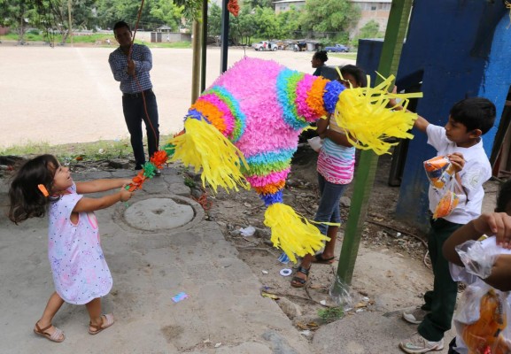 Vecinos de El Pedregal abrazan la paz y celebran su 52 aniversario