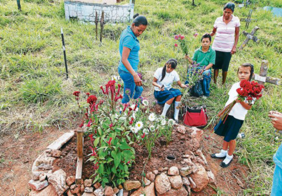 Honduras: Capitalinos reviven el amor por sus seres queridos