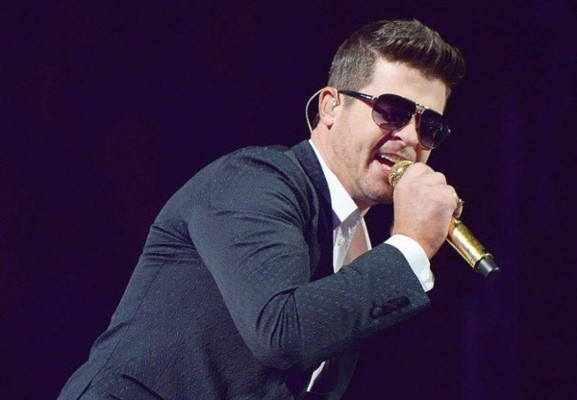 Famosos que cobran por enviar saludos a fans; estos son sus precios