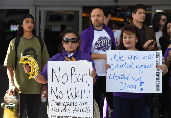 Trump deportaría a inmigrantes que cobren asistencia social &nbsp;&nbsp;