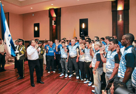 Delegación que representará a Honduras en los JJ OO presta juramento