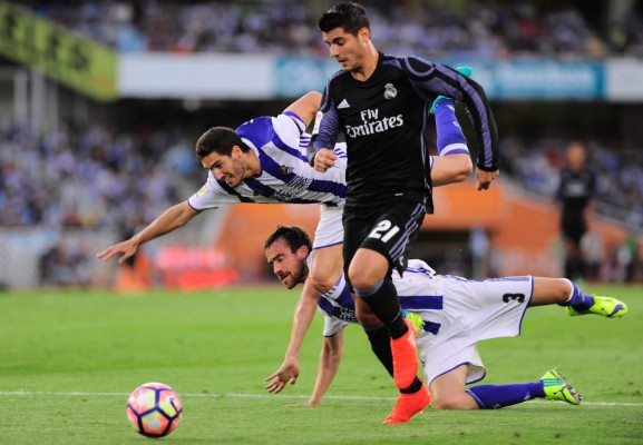 Real Madrid liquida 3-0 a la Real en Anoeta en su debut liguero
