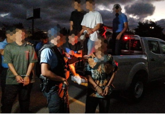 FOTOS: Así fue la captura de seis pandilleros de la 18; les hallan potentes armas y chalecos policiales