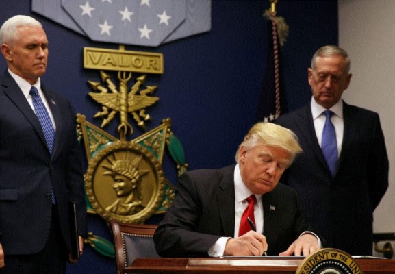 Gobierno de EEUU apelará bloqueo judicial a decreto migratorio